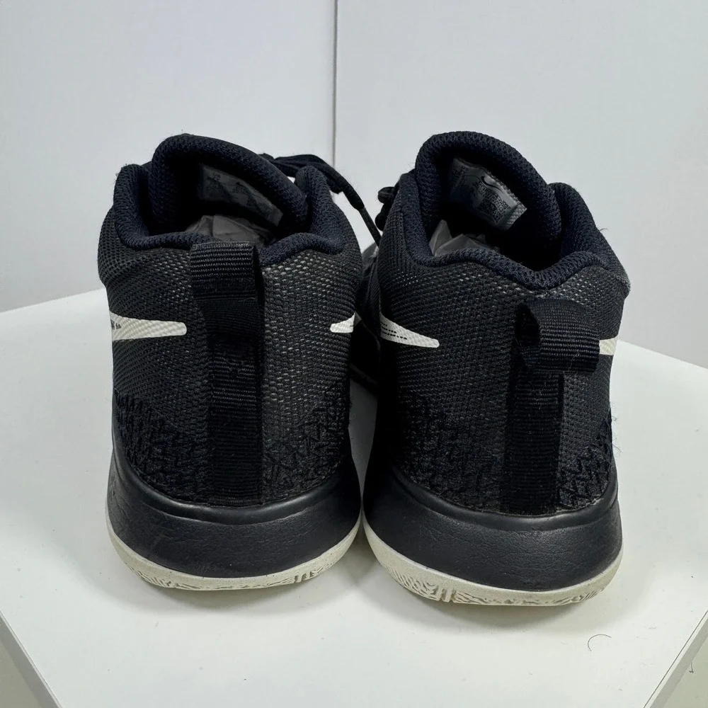 Nike Kyrie Flytrap 6 GS Youth Size 7Y Black White Basketball Shoes DQ8094-009